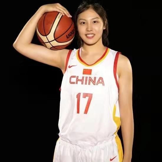 白嫩丰满大乳美女免费视频